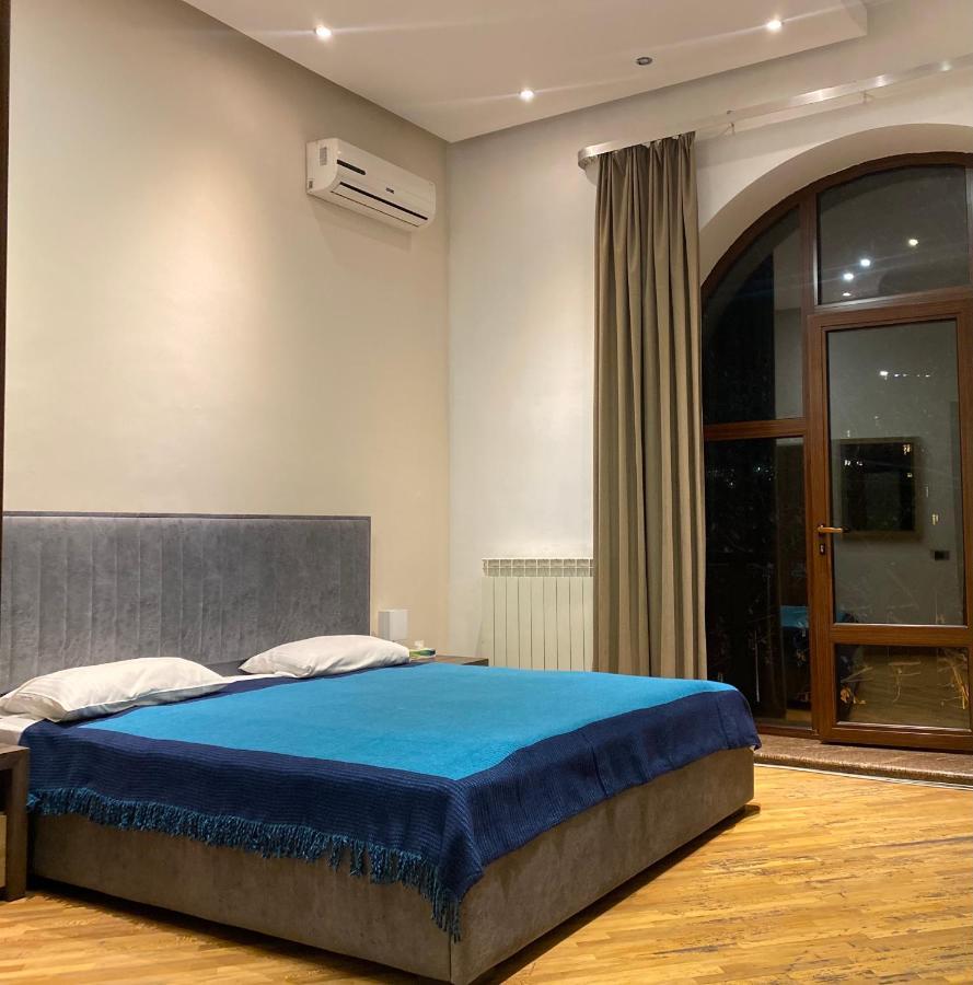 Saryan Hotel Jerevan Buitenkant foto